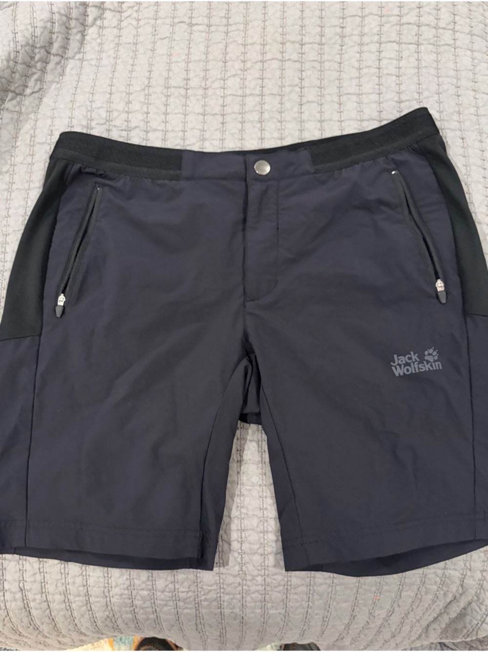 Jack Wolfskin Men's Dark Gray Outdoor Shorts with Zipper Pockets